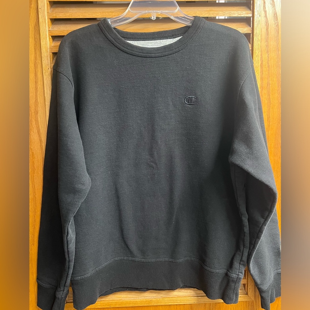 Men’s crewneck Champion sweatshirt, size medium